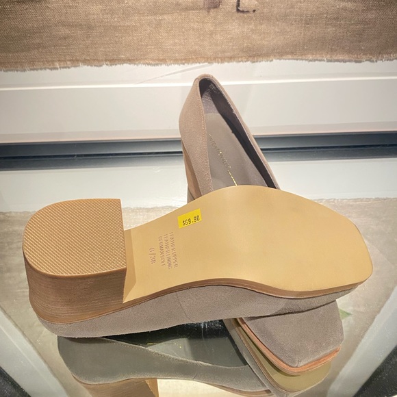 Intentionally Blank Heels - Picture 3 of 4